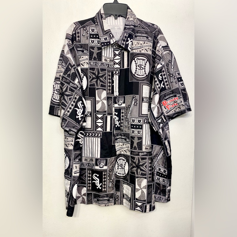 MLB Chicago White Sox Men's XL Black White Graphic Hawaiian Button Down Shirt